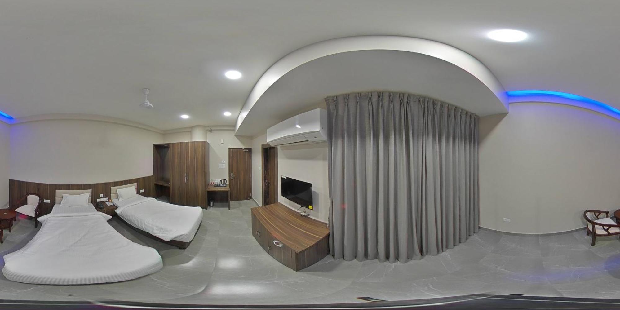 Tathastu Hotels & Banquet Hall Pipra Dewās Kültér fotó