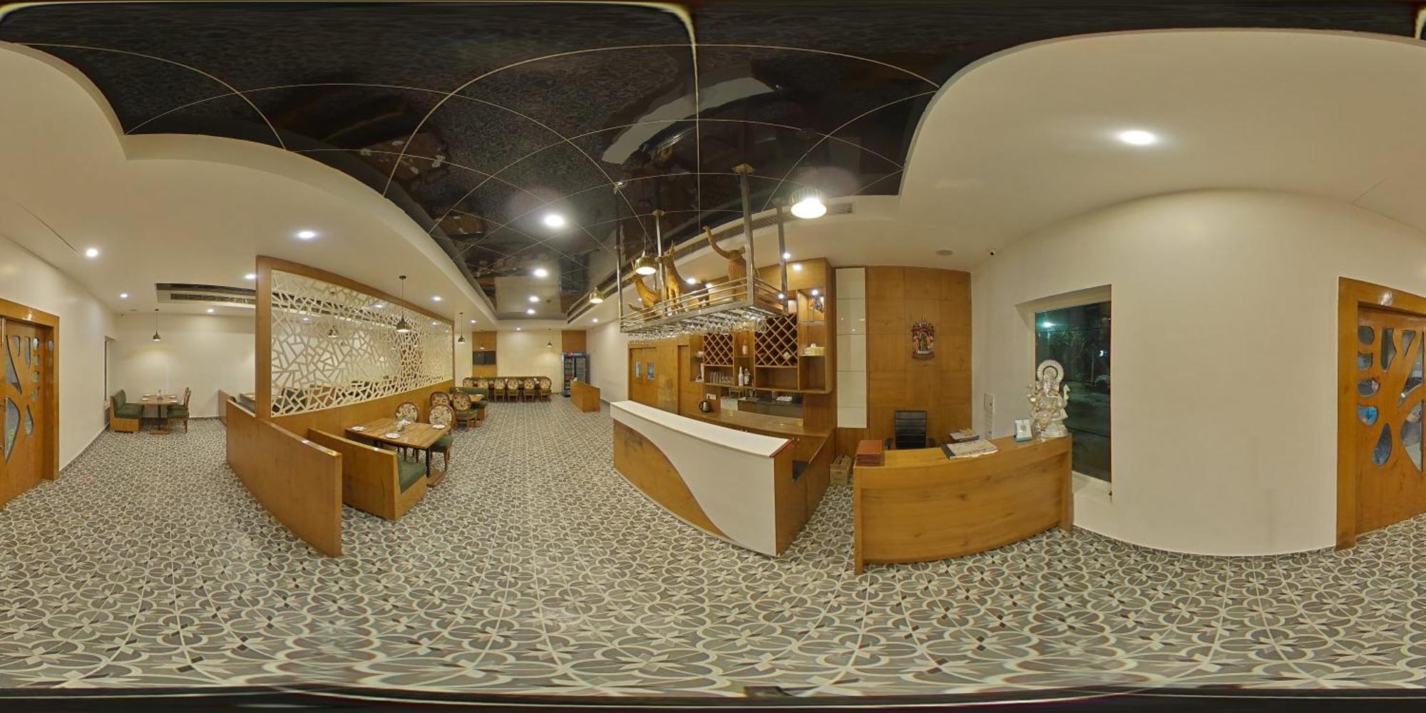 Tathastu Hotels & Banquet Hall Pipra Dewās Kültér fotó