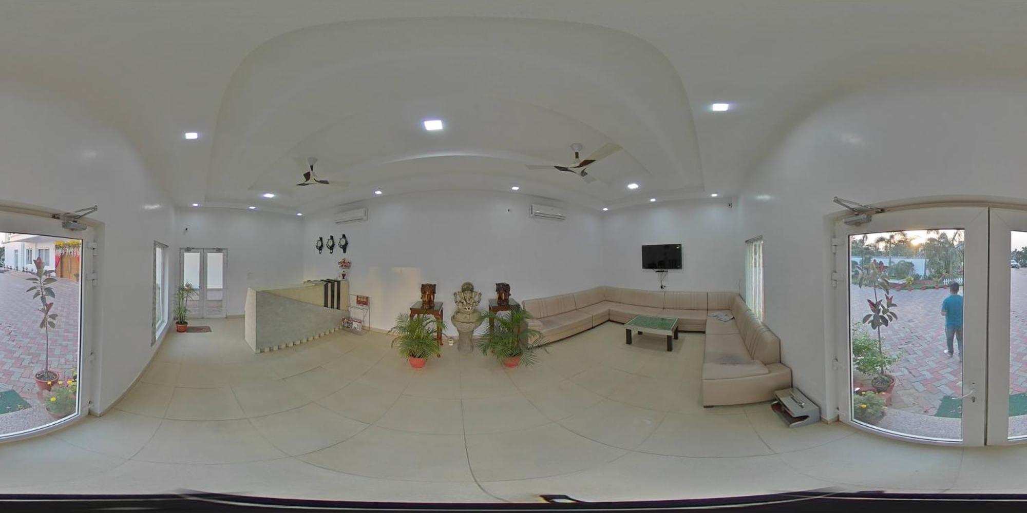 Tathastu Hotels & Banquet Hall Pipra Dewās Kültér fotó
